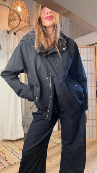 Isaa Black Water-Resistant Jacket – Lightweight Loose-Fit Fall Outerwear