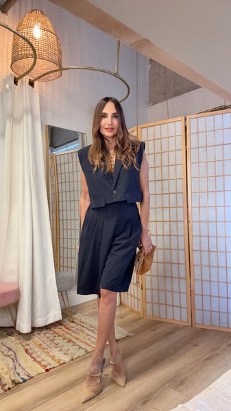 The Nóva Navy Bermuda Set” – Tailored Vest & Pleated Shorts