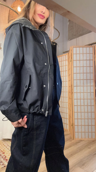 Isaa Black Water-Resistant Jacket – Lightweight Loose-Fit Fall Outerwear