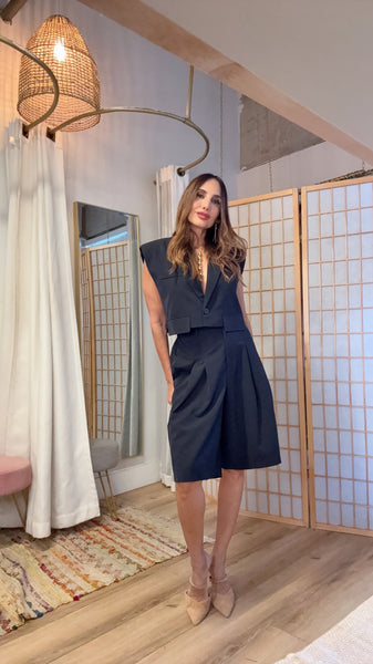 The Nóva Navy Bermuda Set” – Tailored Vest & Pleated Shorts