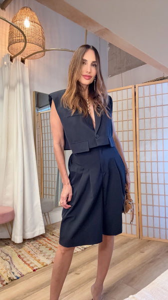 The Nóva Navy Bermuda Set” – Tailored Vest & Pleated Shorts